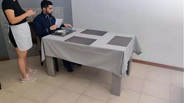 Waitress with creamy pussy gets internal cumshot under restaurant table