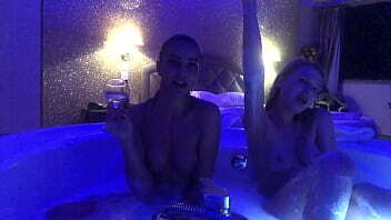 Bathtub Pussy Eating Live Show Longue