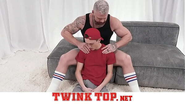 Super jock teen dominates coach&rsquo_s hole-TWINKTOP.NET