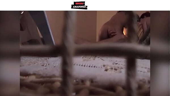 C&acirc_mera camuflada cesto palha filma menage trois jovens universit&aacute_rios