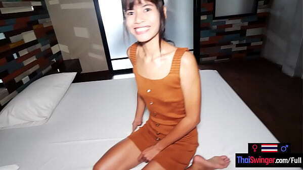 Amateur Thai teen cutie first time with foreigner caught camera
