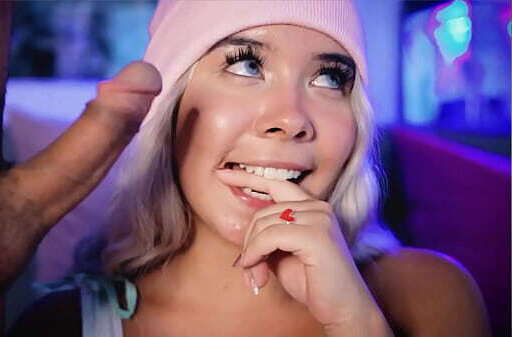 Sexy Colombian chubby looks adorable sucking