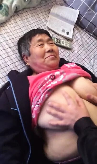 Asian Amaeur Granny Enjoy