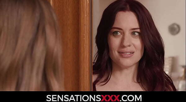 Milf Jessica Ryan Opens Door Busty Penelope Wanting Lesbian