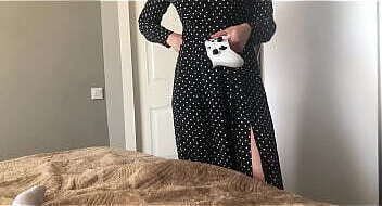 Step sister couldn'_t masturbate with gamepad replaced with stepbrother'_s