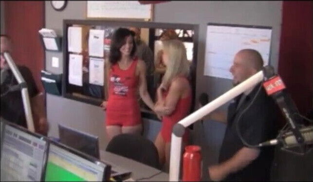 Amateur milfs lesbian kissing contest