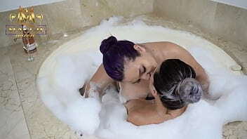 MaggieQueen and AshleyGrey Bubbles Play