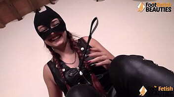 Powerful italian domme Lady Night, wearing black mask, takes boots puts bare feet right under your nose. While doing humiliates your tiny penis talking Italian. feet toes much you,you resist