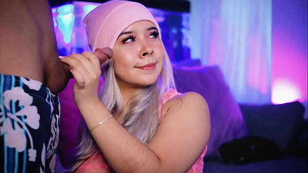 Chubby blonde with cute face sucks boyfriend'_s