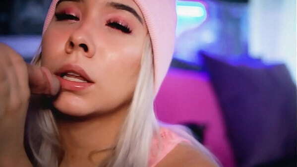 Latina blonde fond sucking loves show skills