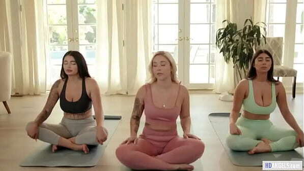 Lesbian yoga class Kali Roses, Violet Myers, Carolina Cortez