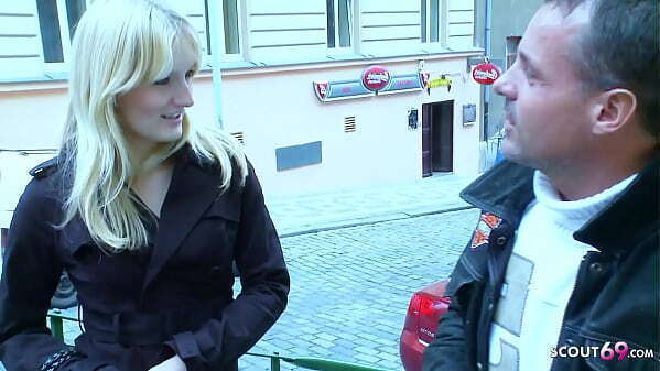 STUDENTIN STRASSE ABGESCHLEPPT HAUSFLUR GEFICKT