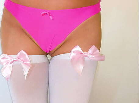 Latina sexy Lingerie gets PUSSY