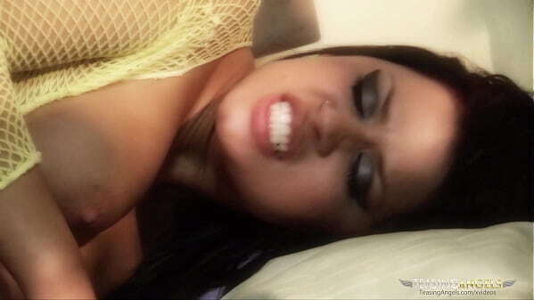 brunette girl can'_t refuse drool dick