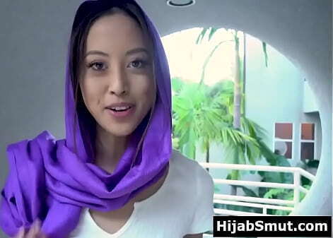 Horny muslim teen can'_t stop thinking about fucking