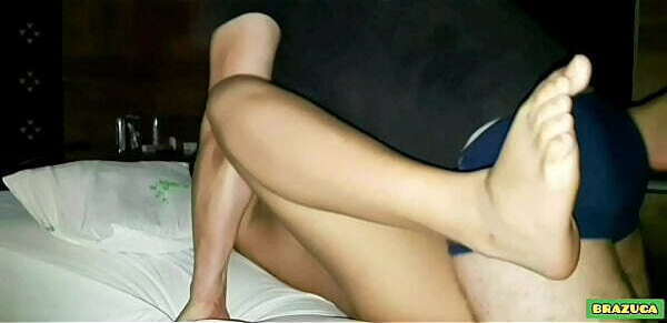 Minha entiada safada deixada sozinha casa pelo namorado dela cheguei casa dela surpresa tive resolver problema dela