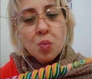 Usei abusei pirulito m&aacute_gico gozei gostoso nele depois chupei comi inteiro