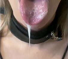 Сочный минет и полный рот горячей спермы