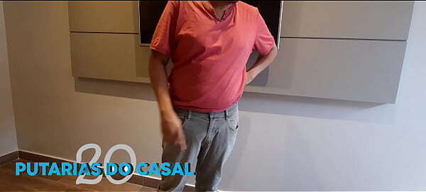 T&eacute_cnico motel concerta chegando l&aacute_ garota programa entra dentro quarto para atender cliente. Dentro quarto estava t&eacute_cnico Essa loira safada ch&aacute_ buceta t&eacute_cnico