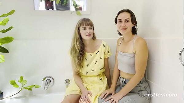 Lesbians Have Sexy Bathtub