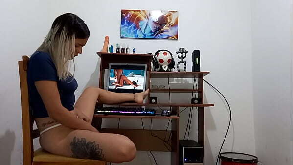 encuentro novia mirando porno masturbandose, chupa desesperadamente follo culo
