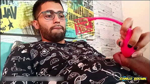 Massaging uncut with strong vibrator until peecum nice felt damn good!