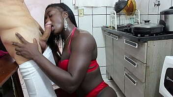 Esposa negra dando amigo marido. Fernanda Chocolatte