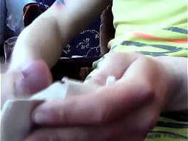 Дрочу смотря порнуху и кончаю