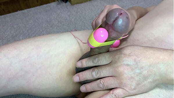 ローターの刺激でオナニー