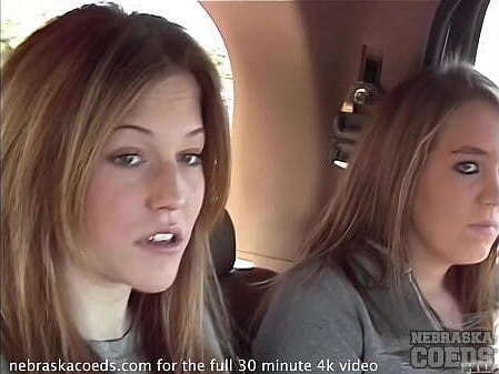 pretty marilyn monroe look-a-like teen casual nudity