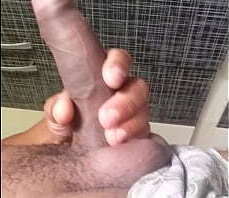 Gostoso se exibindo com o pau Grosso