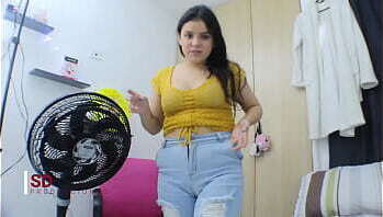 MI HERMANASTRA ME LA CHUPA CAMBIO DEL CARRO Y DINERO