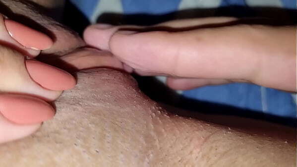 TES&Atilde_O FAM&Iacute_LIA: SUBRINHO CAMA ENQUANTO ESTAVA DEITADA, TOCA SIRIRICA GOZA DELE COME CORNO SABER PELE .completo