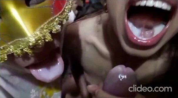 COLOMBIANAS COMIENDO SEMEN MAMANDO DELICIOSO. (Double Blowjob Eating)