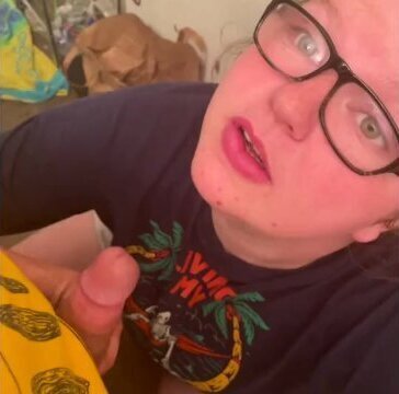 Slut gives quick head