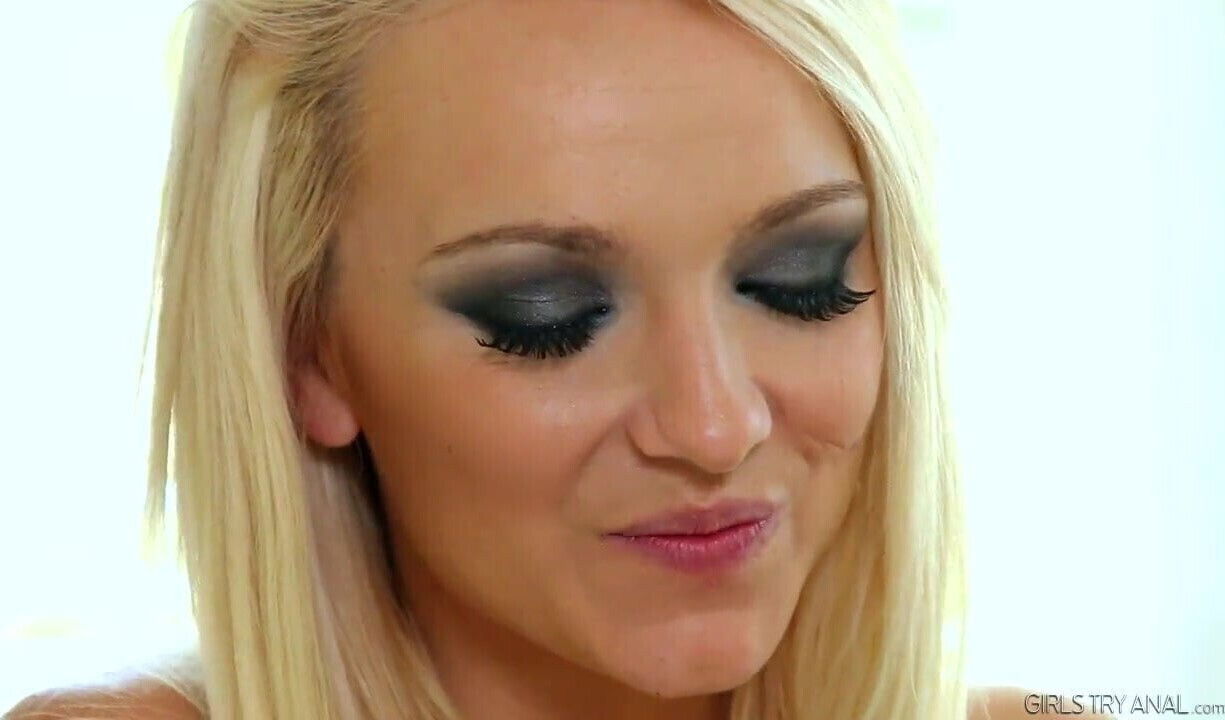 Girls Carmen Callaway, Trinity Clair