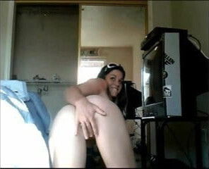  woman screws her friend for webcam sex