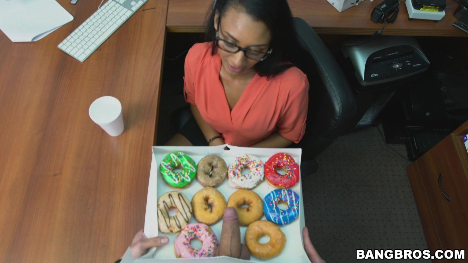 Lucky white gets pleasured ebony Arianna Knight