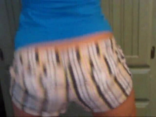 Phat ass girl shaking her ass 4