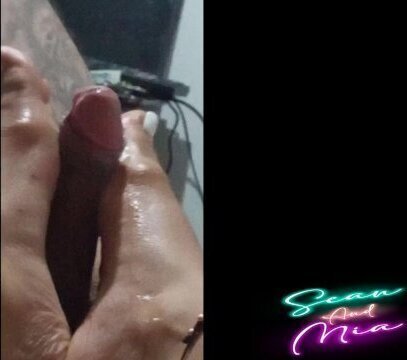 DELICIOUS MASAGE WITH HER BEAUTIFUL FEET UNTIL I CUM