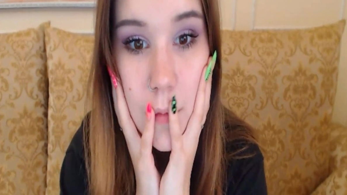 Chelsea Stark Sexy With Nice Round Masturbates