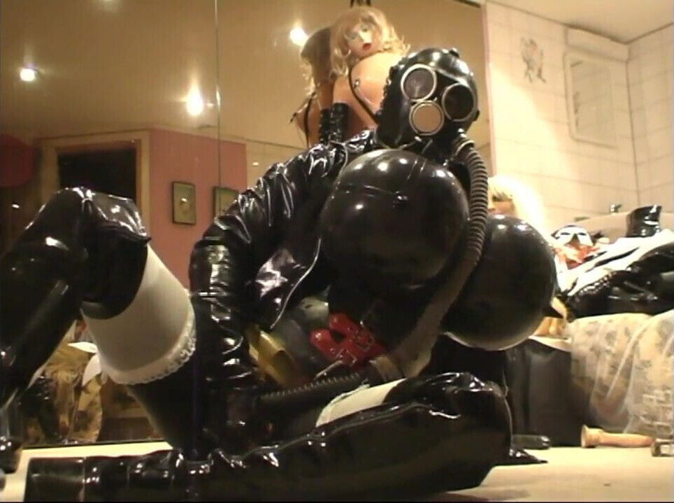 Roxina Gas Mask Slut X