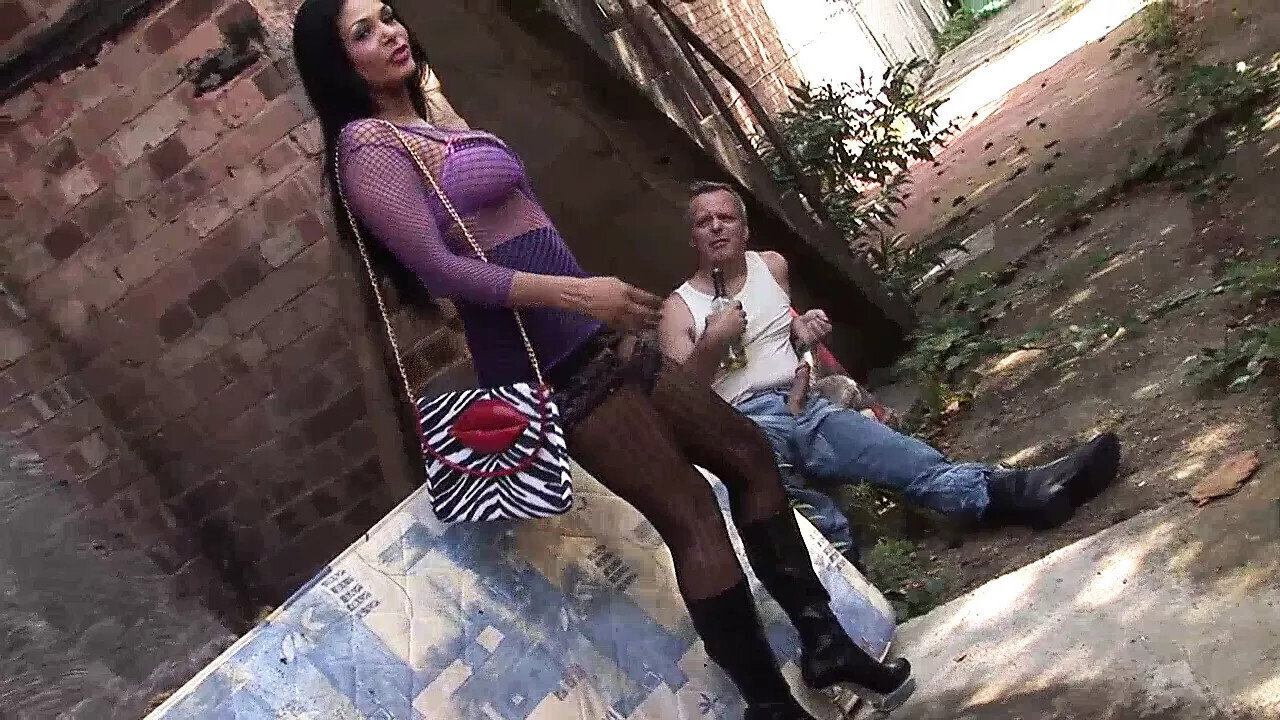 Indian Asian Pornstar Enjoys