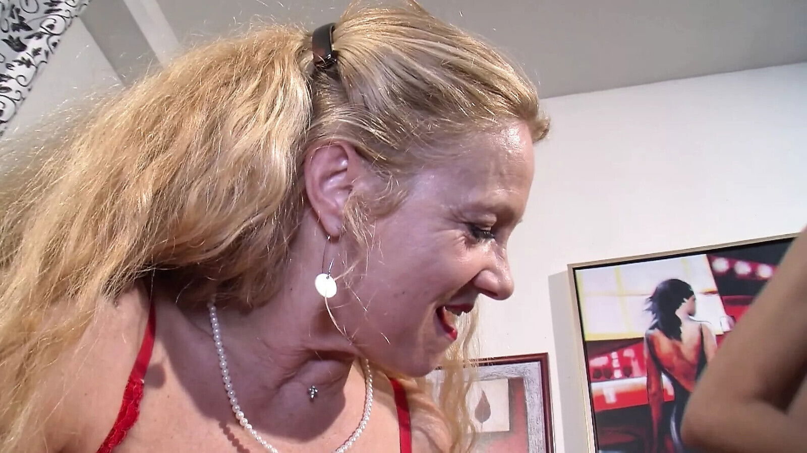 mature women give pussy group!