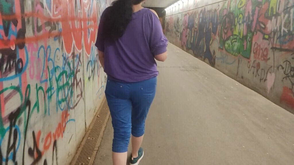 Milf Prostitute Gives Blowjob Comes Home With Creampie