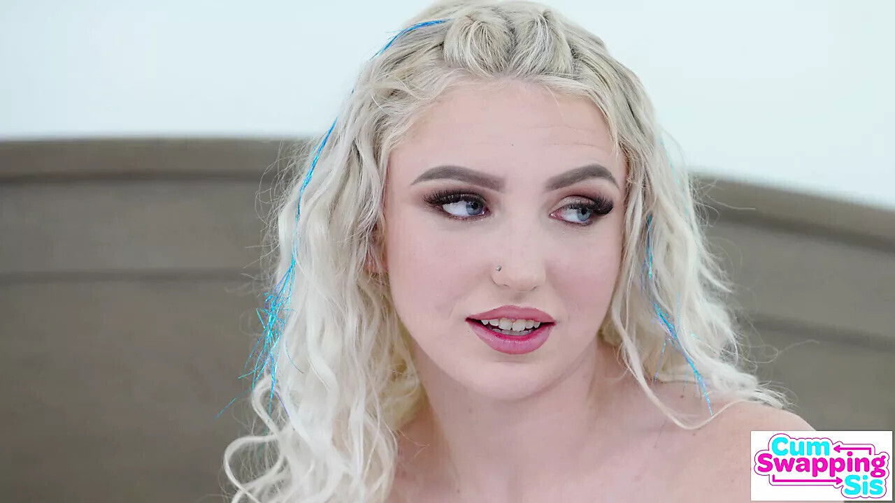 Stepsis Says, Doesn't sucking this popsicle make think about sucking dick?!