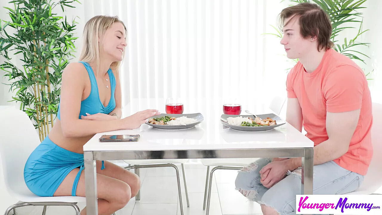 Horny Stepmom Evelyn Payne Teaches Stepson Fuck