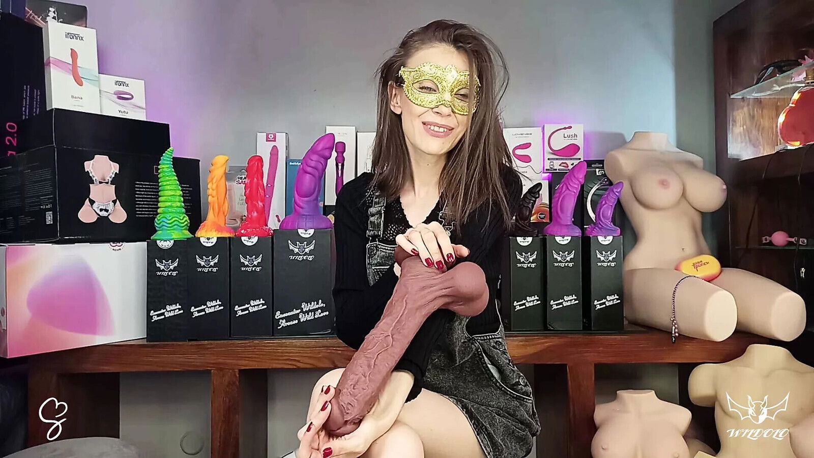 Unboxing Fantasy Dildo from Wildolo