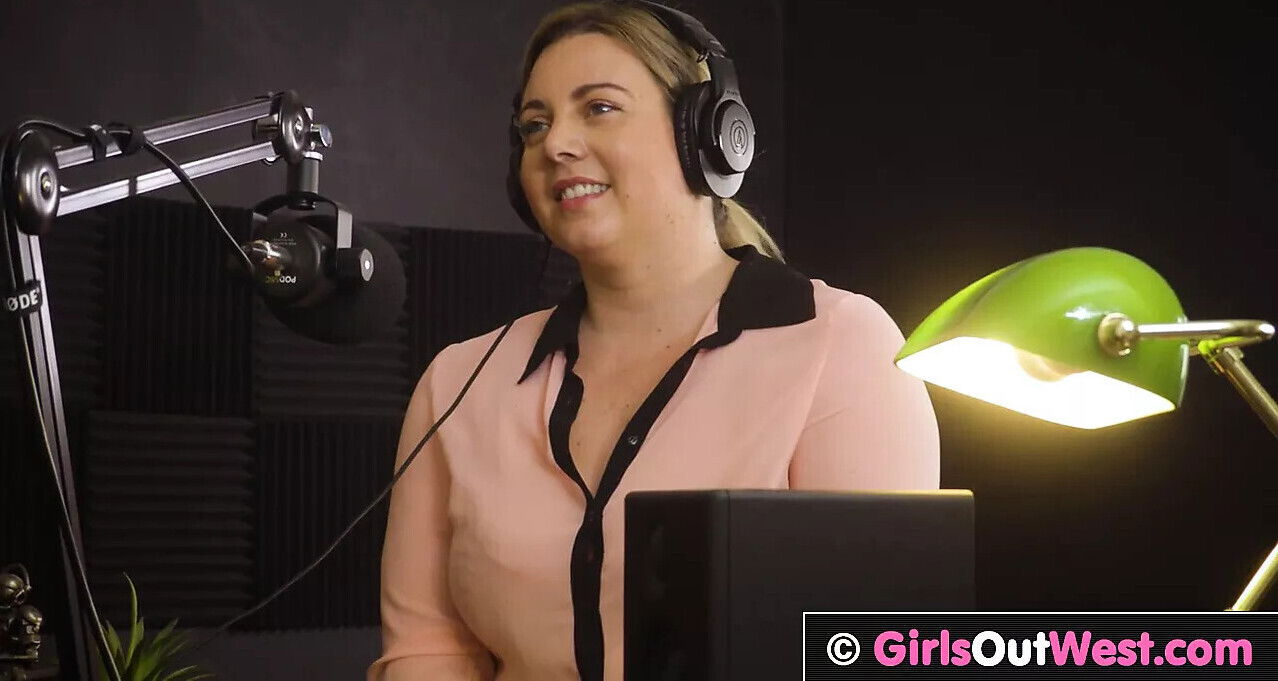 Chubby lesbians lick cunts asses studio