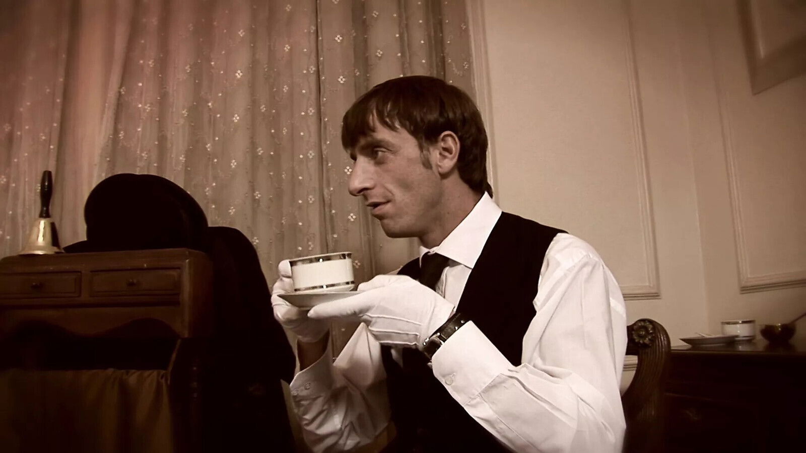 Honeymooner Can't Execute Marital Duties Wedding-Night Asked Concierge Satisfy Charming Young Wife